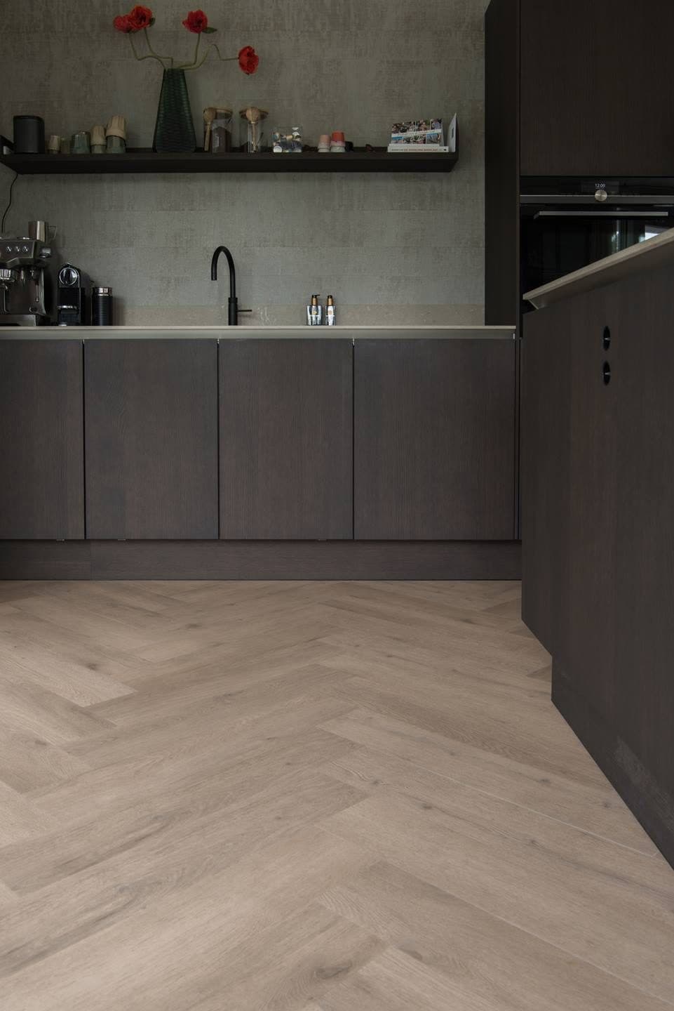 De familie Kohler, Lijm PVC Visgraat
