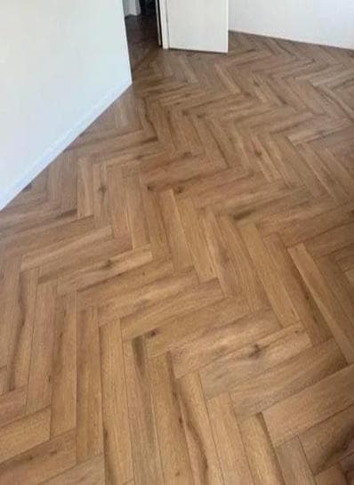 Callisto visgraat Natural Oak Dark klik PVC 730x146x5mm 0,55 (met geïntegreerde ondervloer geen 10DB)
