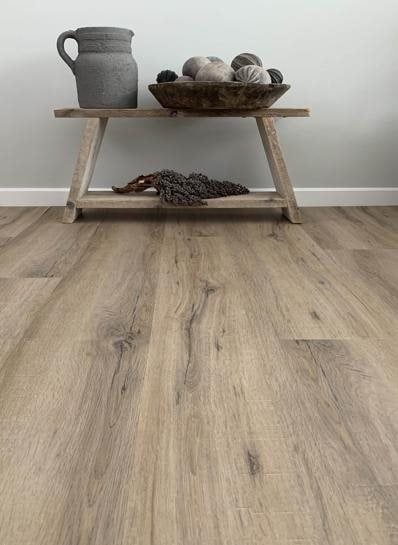 City Smoked Oak Light klik PVC 1532x225x5mm 0,55 (met geïntegreerde ondervloer geen 10DB) - sfeerfoto 1