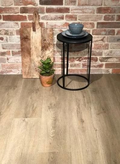 Authentic Classic Oak Smoked klik PVC 1220x228x4,2mm 0,55 (geen geïntegreerde ondervloer) - sfeerfoto 1