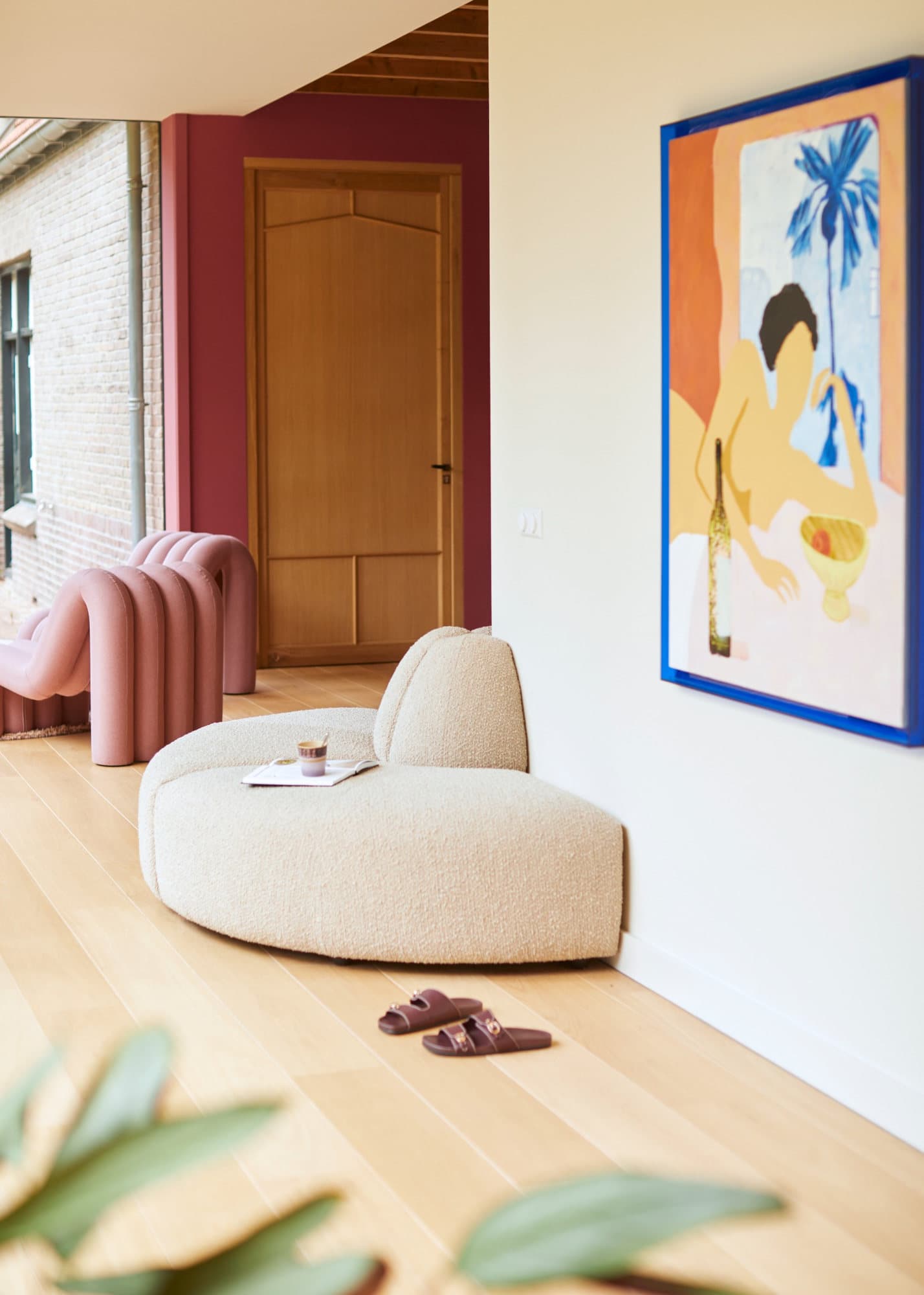 Woonkamer met een lichte eiken vloer