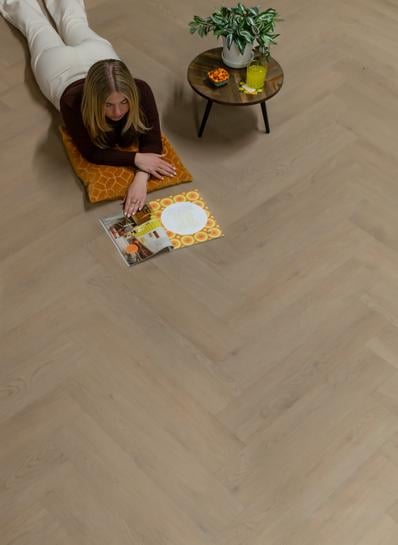 Mystiq Visgraat Smoked Light klik PVC 735x147x6mm 0,55 (met geïntegreerde ondervloer geen 10DB)