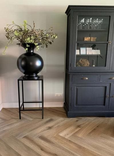 Callisto visgraat Natural Oak klik PVC 730x146x5mm 0,55 (met geïntegreerde ondervloer geen 10DB) - sfeerfoto 1
