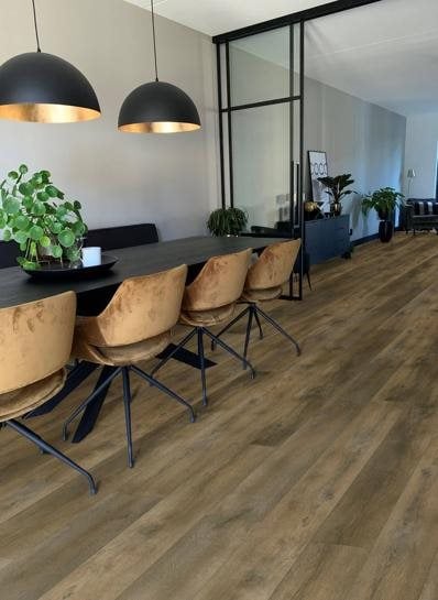 Nevada Valley Oak Pepper klik PVC 1532x225x5mm 0,55 (met geïntegreerde ondervloer geen 10DB) - sfeerfoto 1
