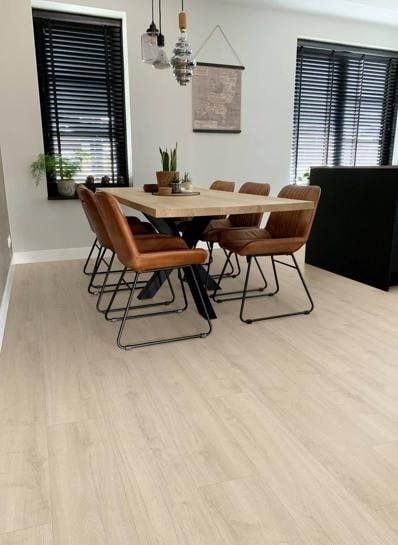 Oakland Ivory klik PVC 1522x240x6mm 0,55 (met geïntegreerde ondervloer geen 10DB) - sfeerfoto 1