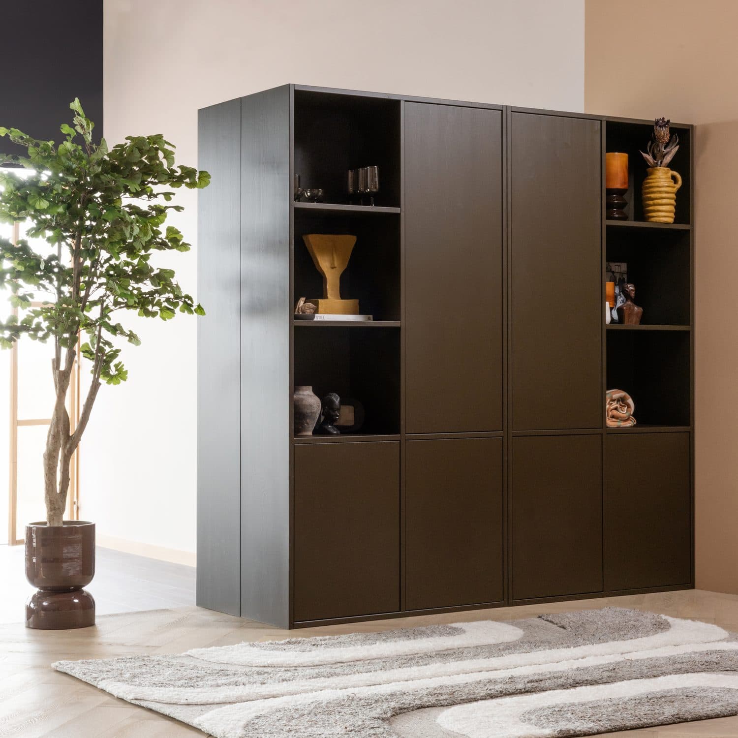 Meggy opbergkast links 108 cm grenen middenbruin, sfeerbeeld